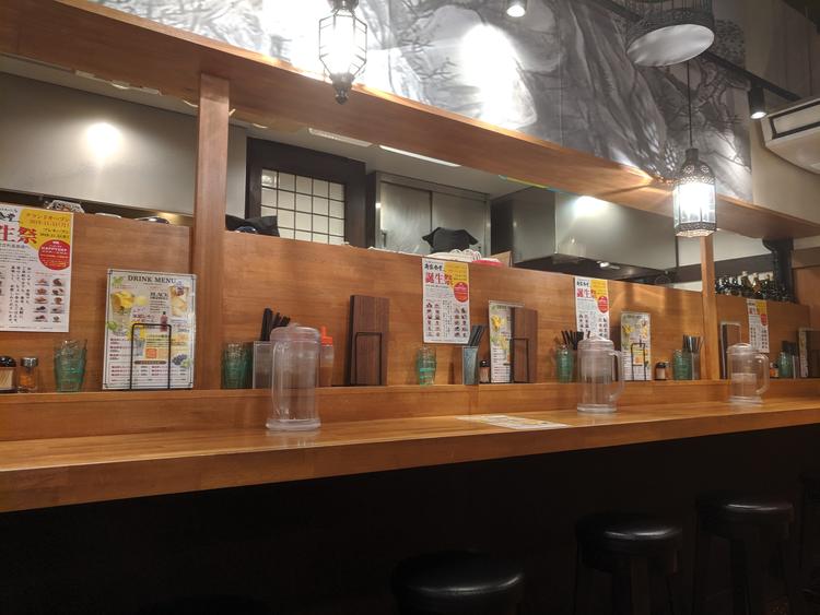 店内カウンターと水墨画