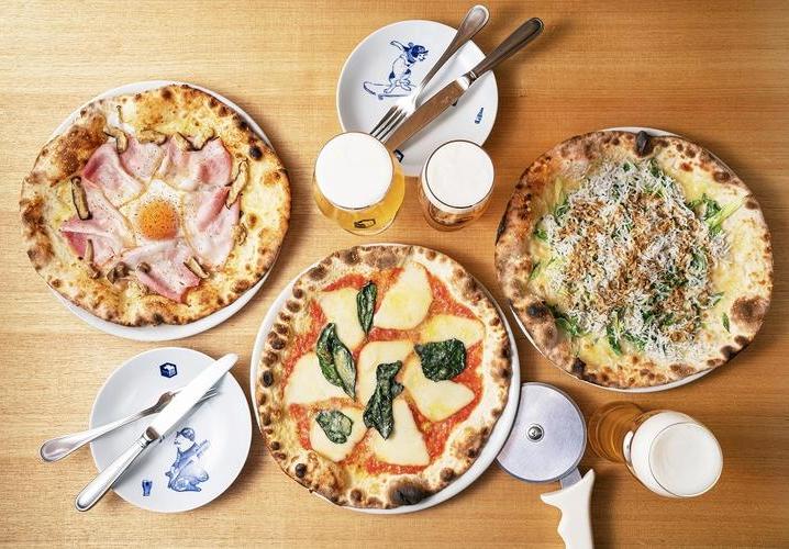 ピザは生地からお店でつくる本格派