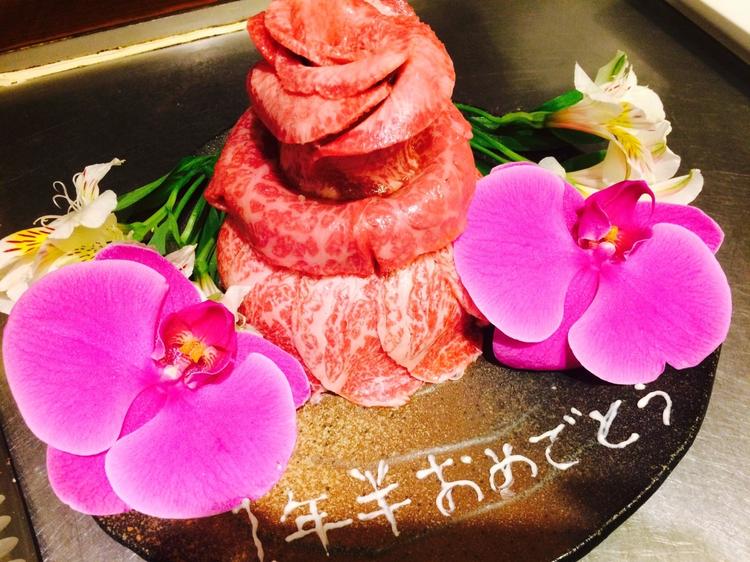 SNS映えする大好評の肉ケーキ♪