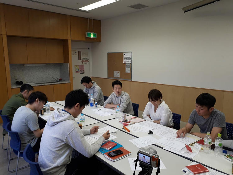 真面目に勉強会も行います。