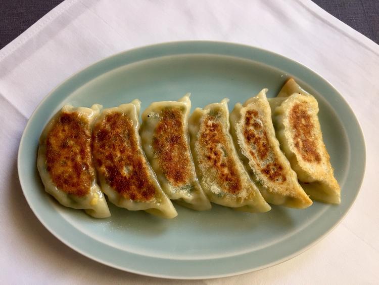 ヘルシーでジューシーな餃子も手作り!