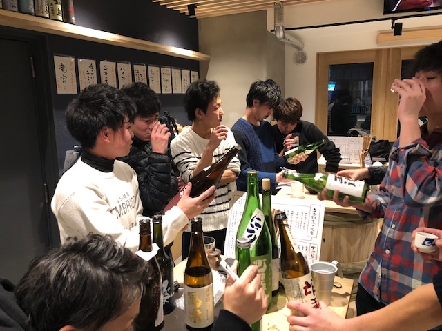 定期的に行われるミーティング。今回は試飲