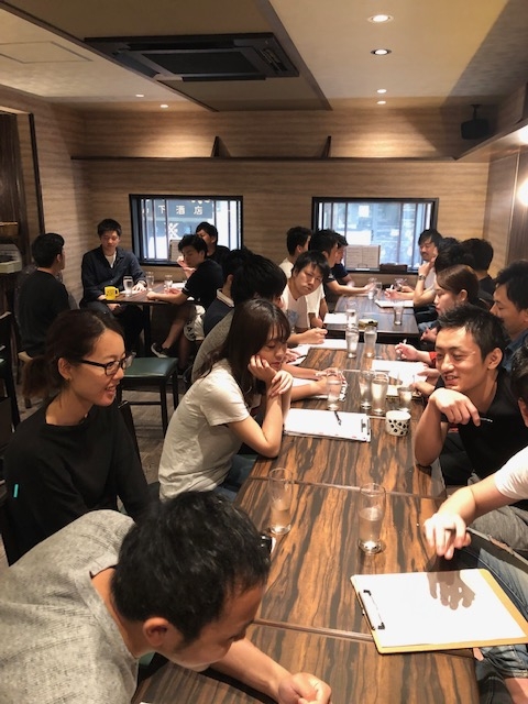 各店舗社員が月1回のMTGをします