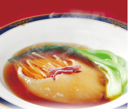 フカヒレの旨味と食感を贅沢に「姿煮込み」