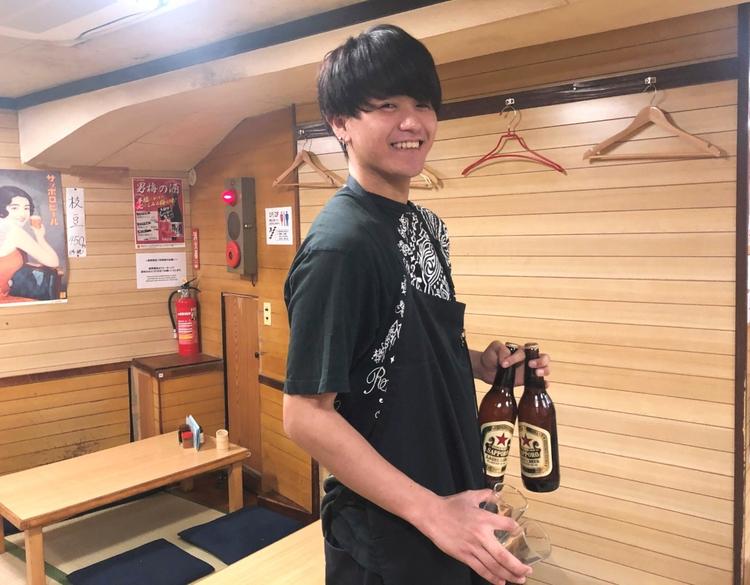 僕は昼からのシフトで週5日入ってます!