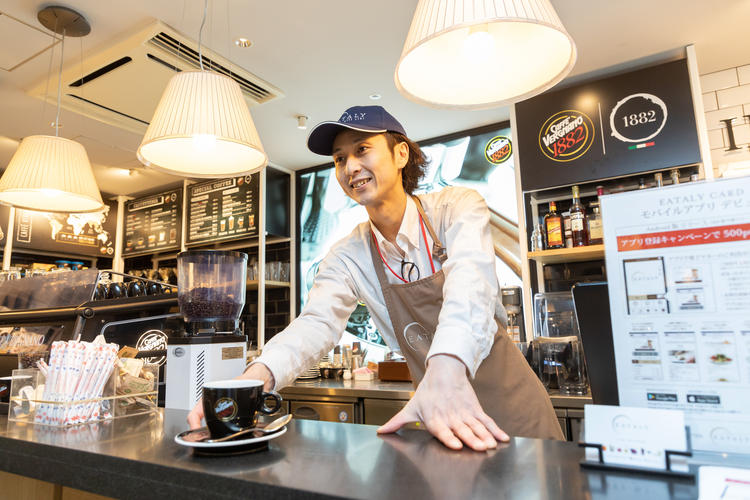 バールでは本格イタリアンカフェを!