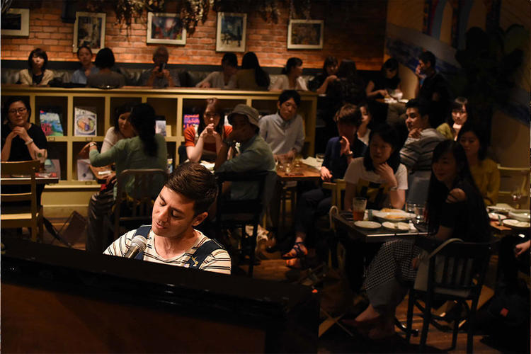 音楽と食、そして本、アートを堪能