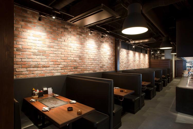 レンガ倉庫や蔵をイメージした店内◎