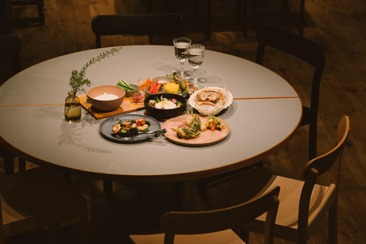 LANDABOUT TABLE