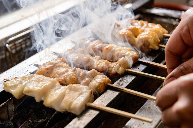 部位、串の表裏ごとに適した火力で。