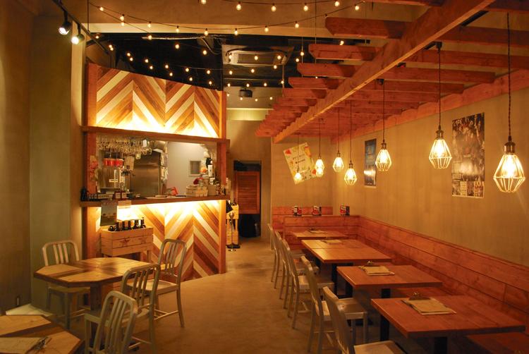 グランピングをイメージしたハイセンスな店