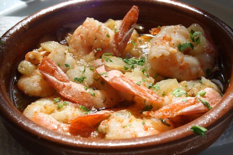 海老料理を中心としたバルスタイル