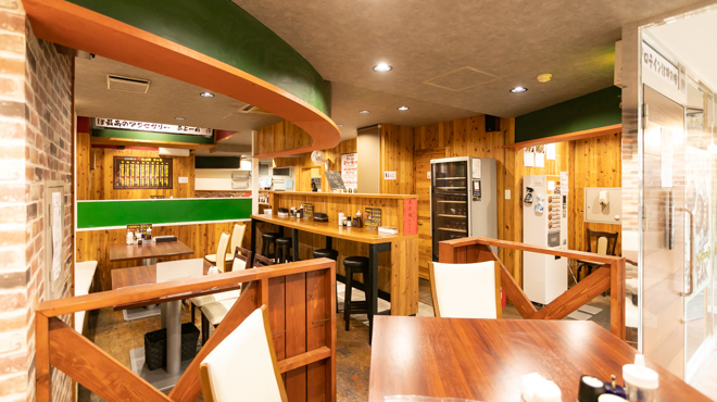 広々とした店内 オープンしたばかり!