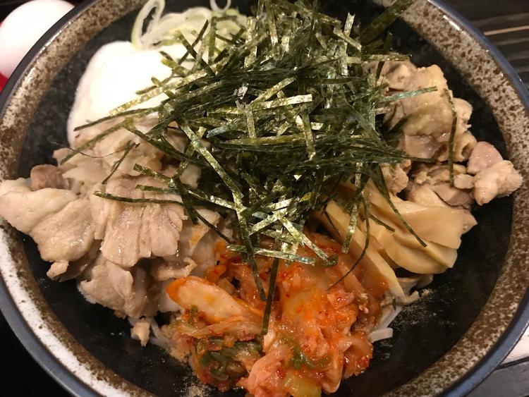 トッピング盛り盛りの”極みらぁ蕎麦”