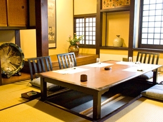 店内にある民芸作家の芸術作品の数々