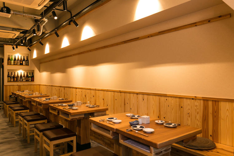 落ち着いた印象の店内