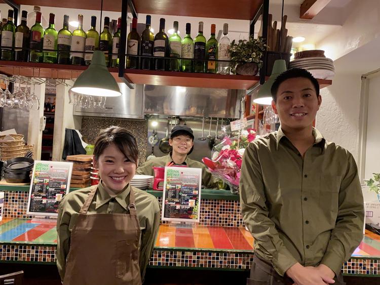 スタッフです!(中央の小さいのが店長)