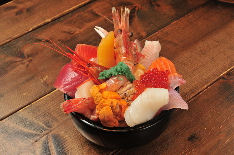 人気メニューの海鮮丼