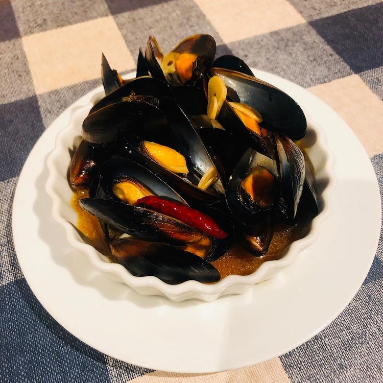 定番メニュー、ムール貝の白ワイン蒸し