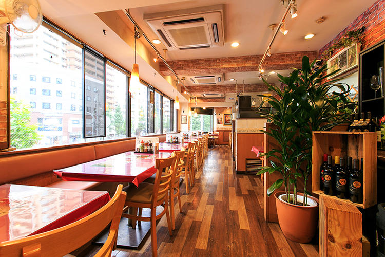 春日店店内