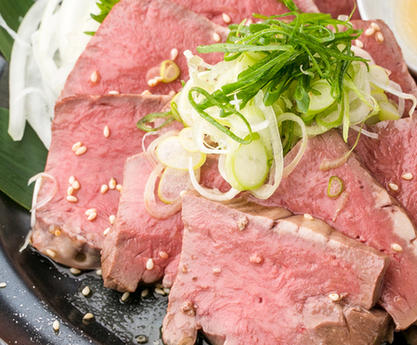 低温調理したお肉の盛り合わせも人気