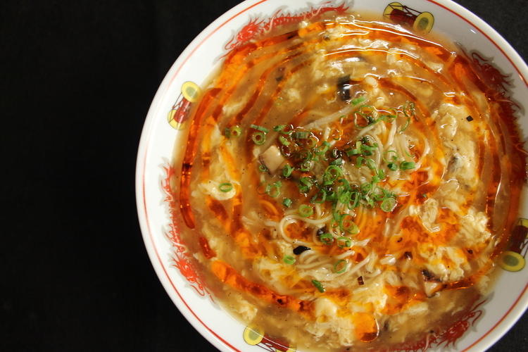 名物の酸辣湯麺
