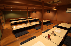 大小さまざまな席を用意
