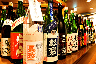 料理に合う地酒も40種類を用意