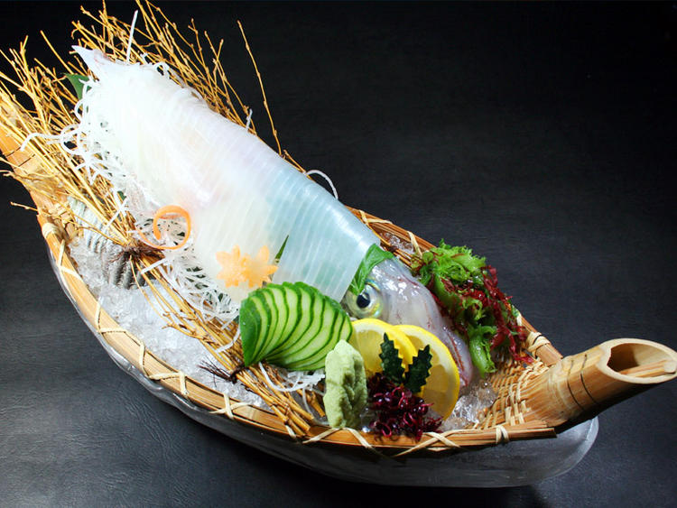 リピート続出!!名物「泳ぎイカ」