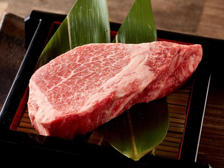 熟成させたA5黒毛和牛を扱ってます!!