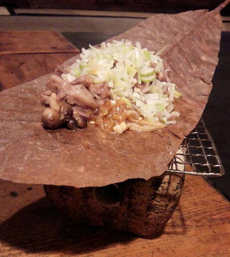 懐かしい味わいで人気の朴葉味噌