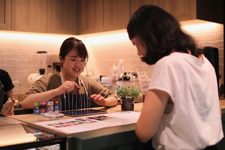 社員さんとの会話を楽しむ接客です