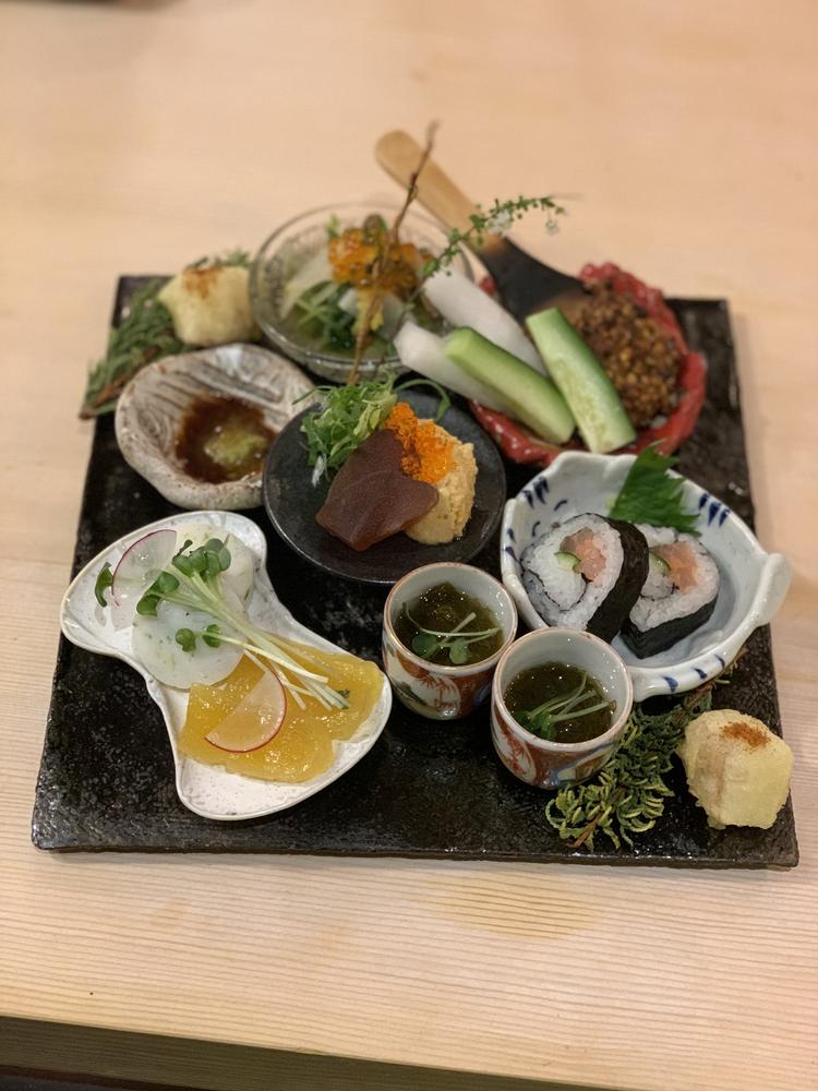 季節食材の八寸盛り合わせ