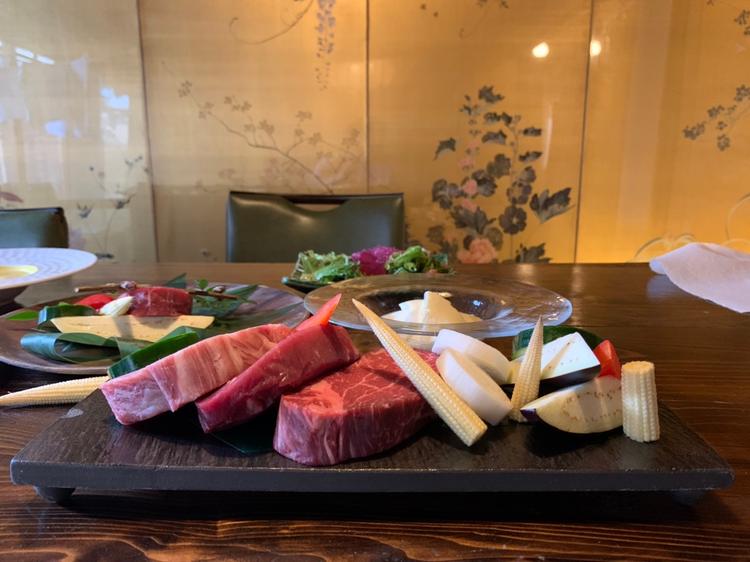 目の前で焼き上げる本格的鉄板料理!