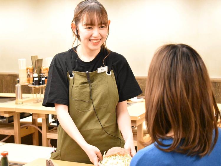 お客様との会話も楽しみながら働ける♪