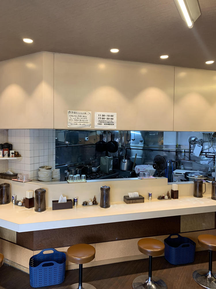 カウンターは6席用意してます