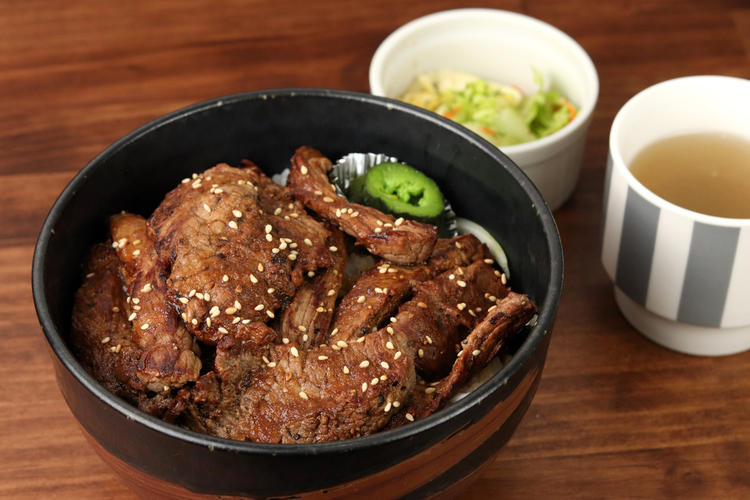 ライス大盛り(無料)や肉増量も人気◎