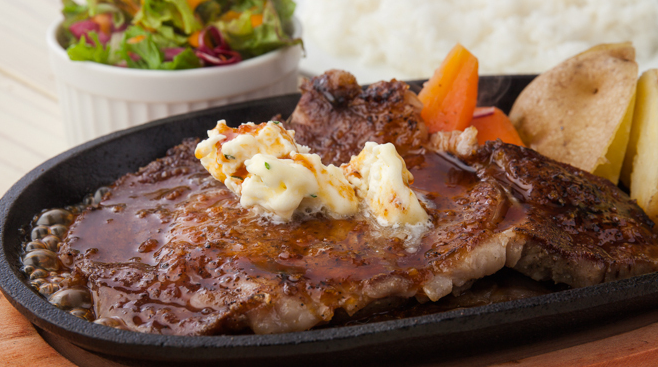独自ルートで仕入れるノンホルモンの牛肉