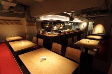 天然木の落ち着いた店内