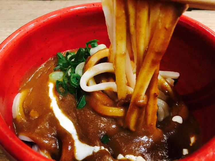 人気の濃厚カレーうどん