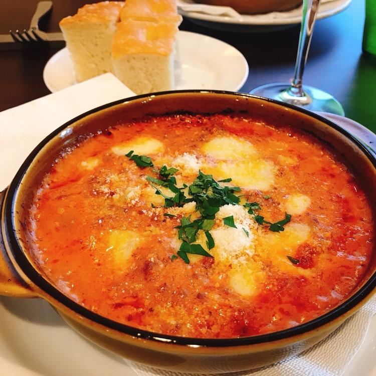 20席の、小さくアットホームなお店です♪