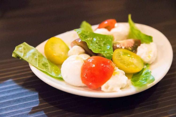 地元の素材を活かした料理をご提供