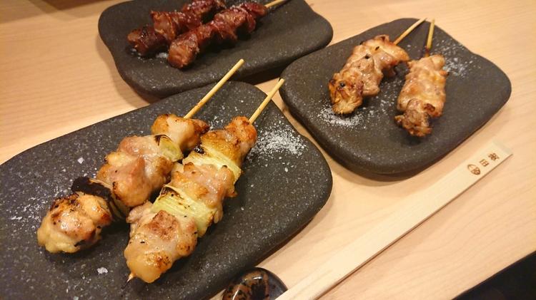 串焼きは炭火で焼くこだわりの1品