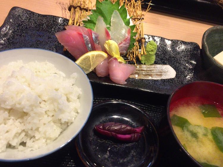 お昼は定食メニューが充実