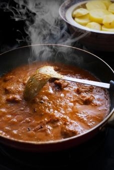 1Fはカレーとコーヒーを販売