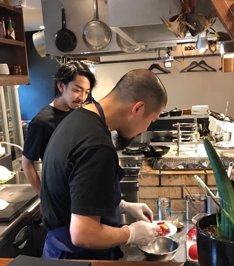 スタッフ同士協力してお店を盛り上げます