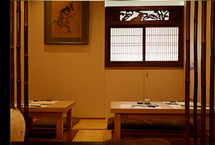 落ち着いた雰囲気の本格和食料理店です。