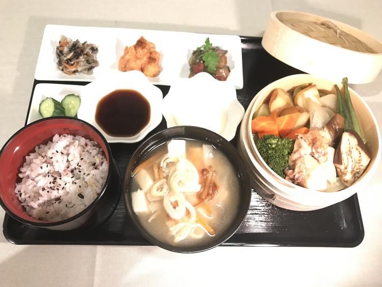 ヘルシー!白身魚と旬野菜のせいろ蒸し定食