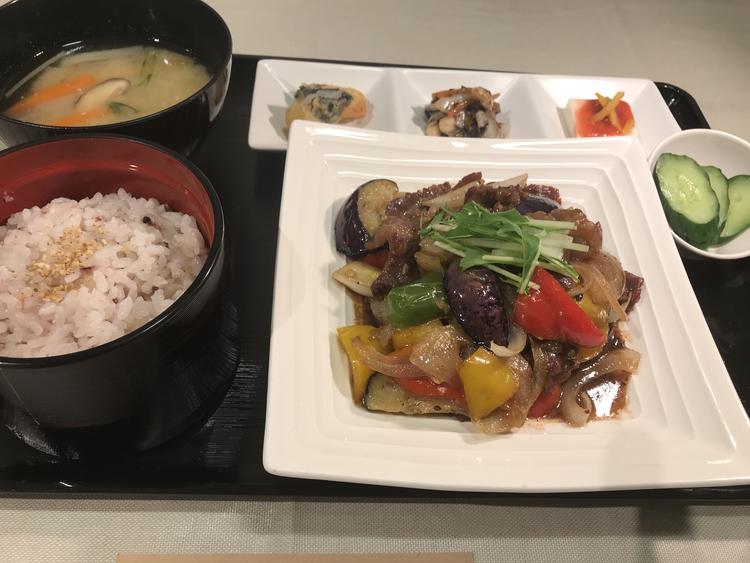 女性に嬉しい!牛肉と野菜の豆豉炒め定食