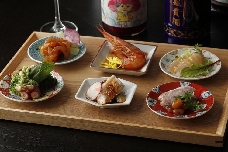 小皿料理とナチュールワイン
